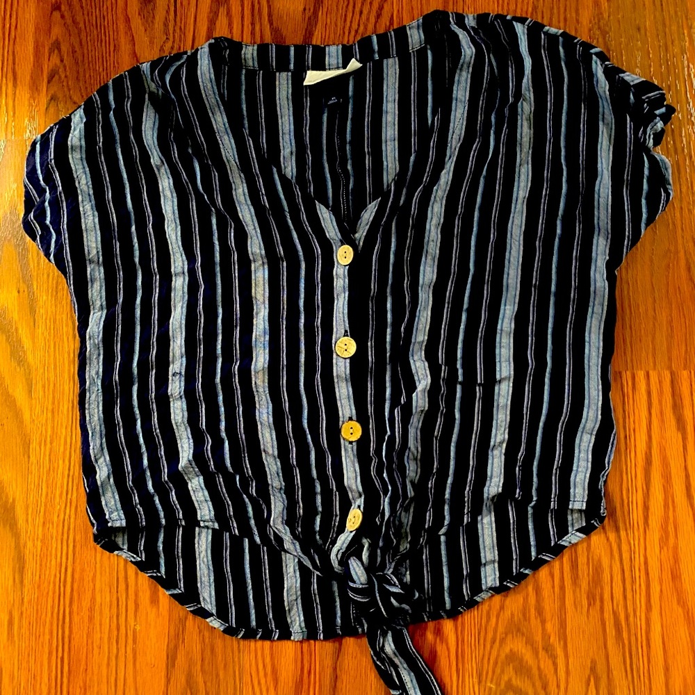 Universal Thread Shirt